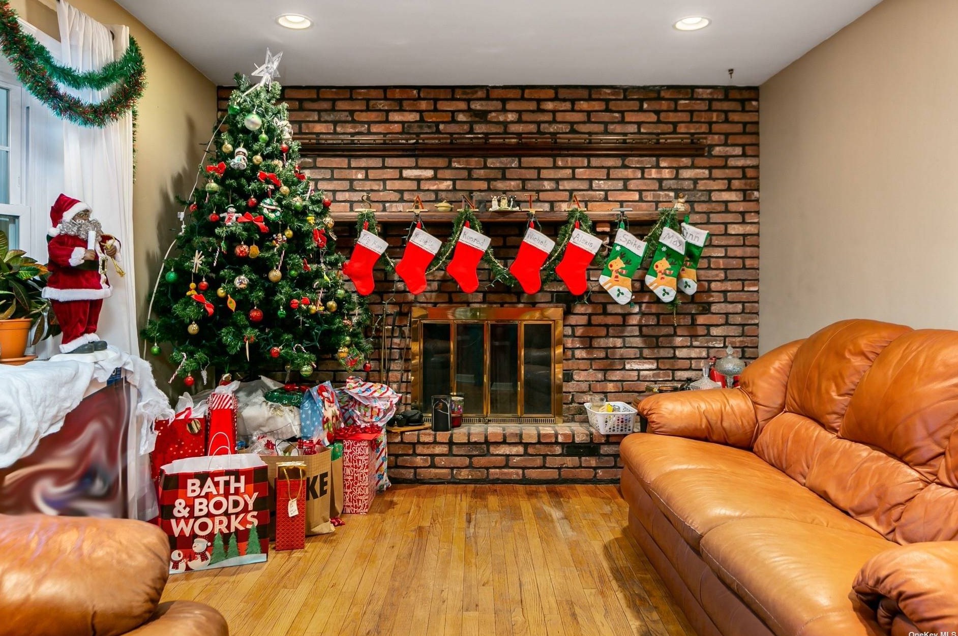 110 Russell Ave, Floral Park, NY 11003