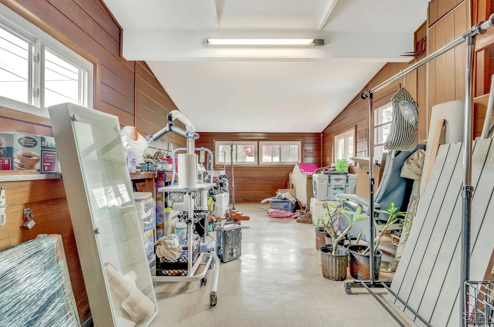 52 Apollo Ln, Hicksville NY 11801-4441 exterior