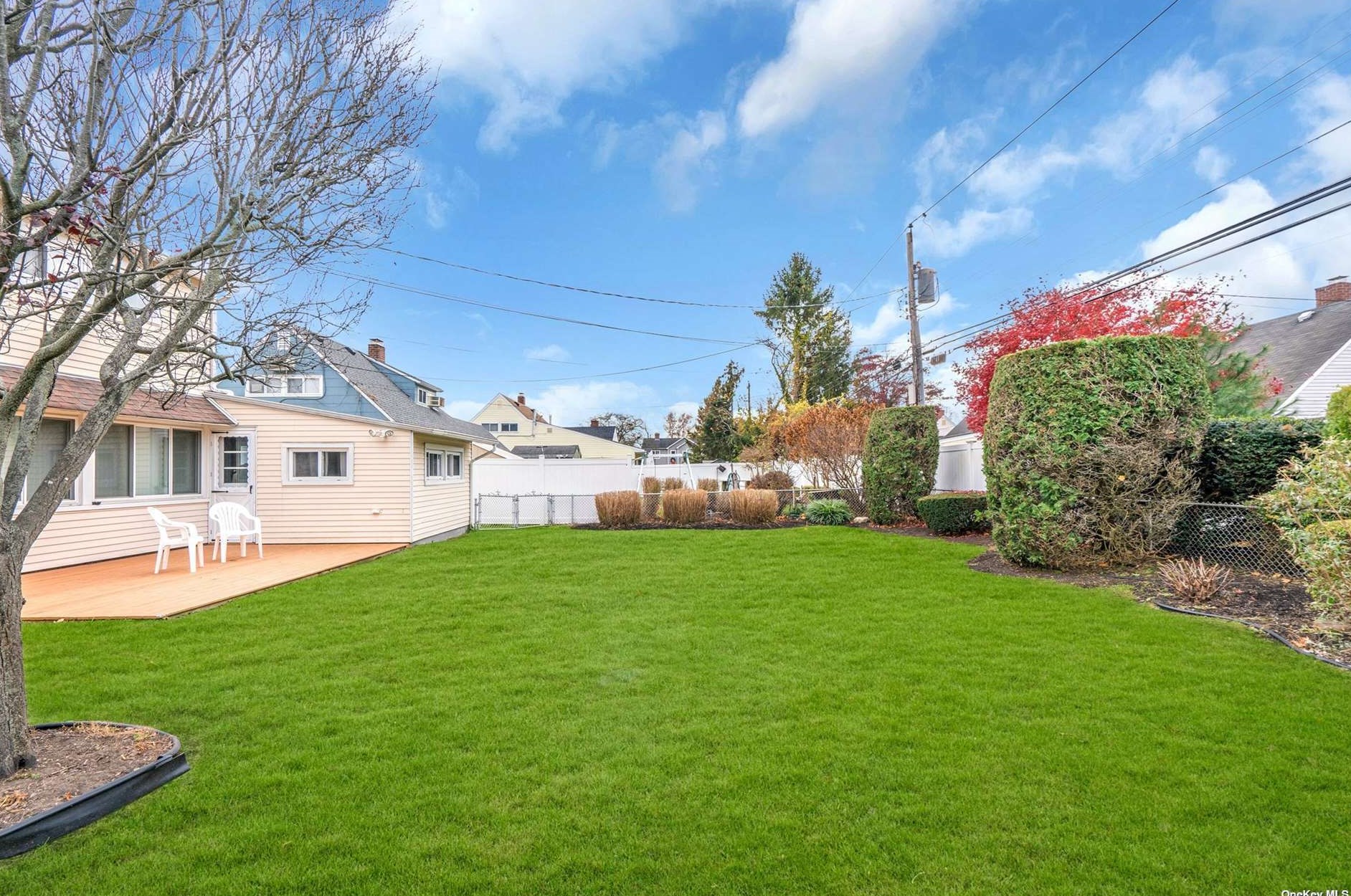 52 Apollo Ln, Hicksville NY 11801-4441 exterior