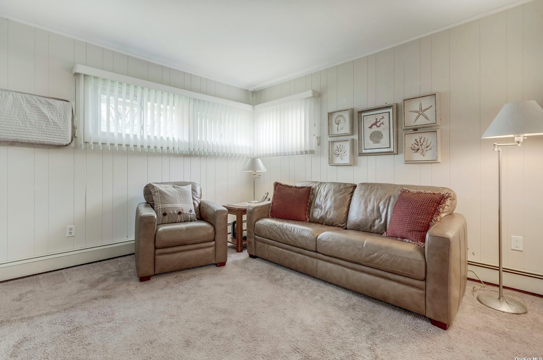 52 Apollo Ln, Hicksville NY 11801-4441 exterior