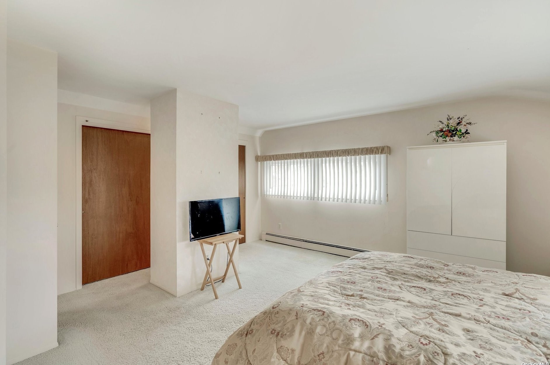 52 Apollo Ln, Hicksville NY 11801-4441 exterior