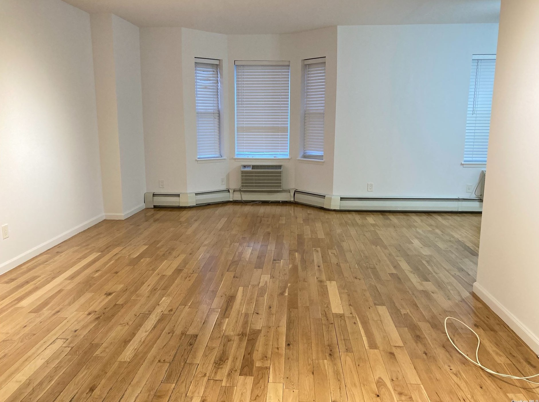 38 Knightsbridge Rd Apt 1k, Great Neck, NY