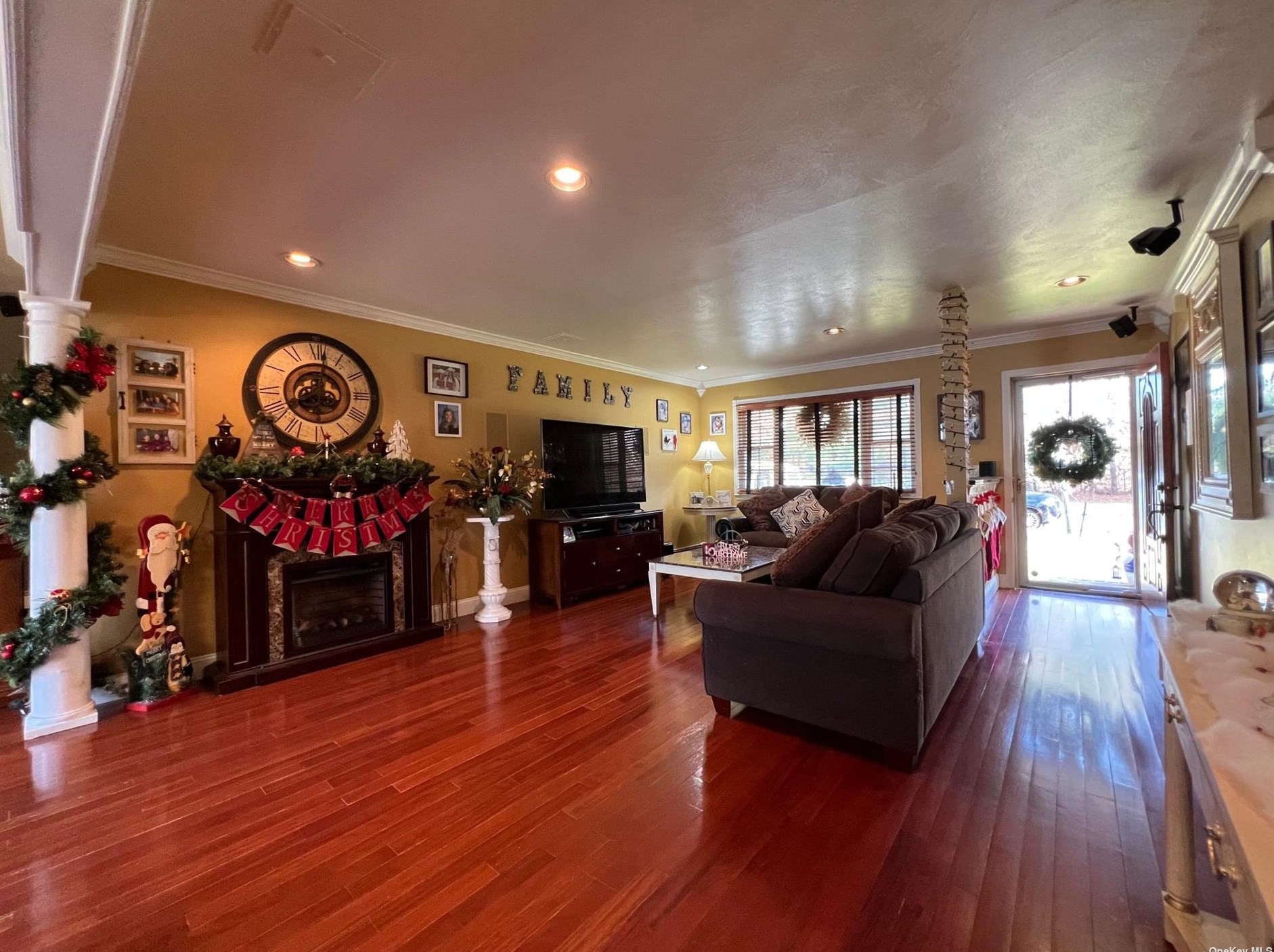 23 Marchant Dr, Head Of The Harbor, NY 11780-1634