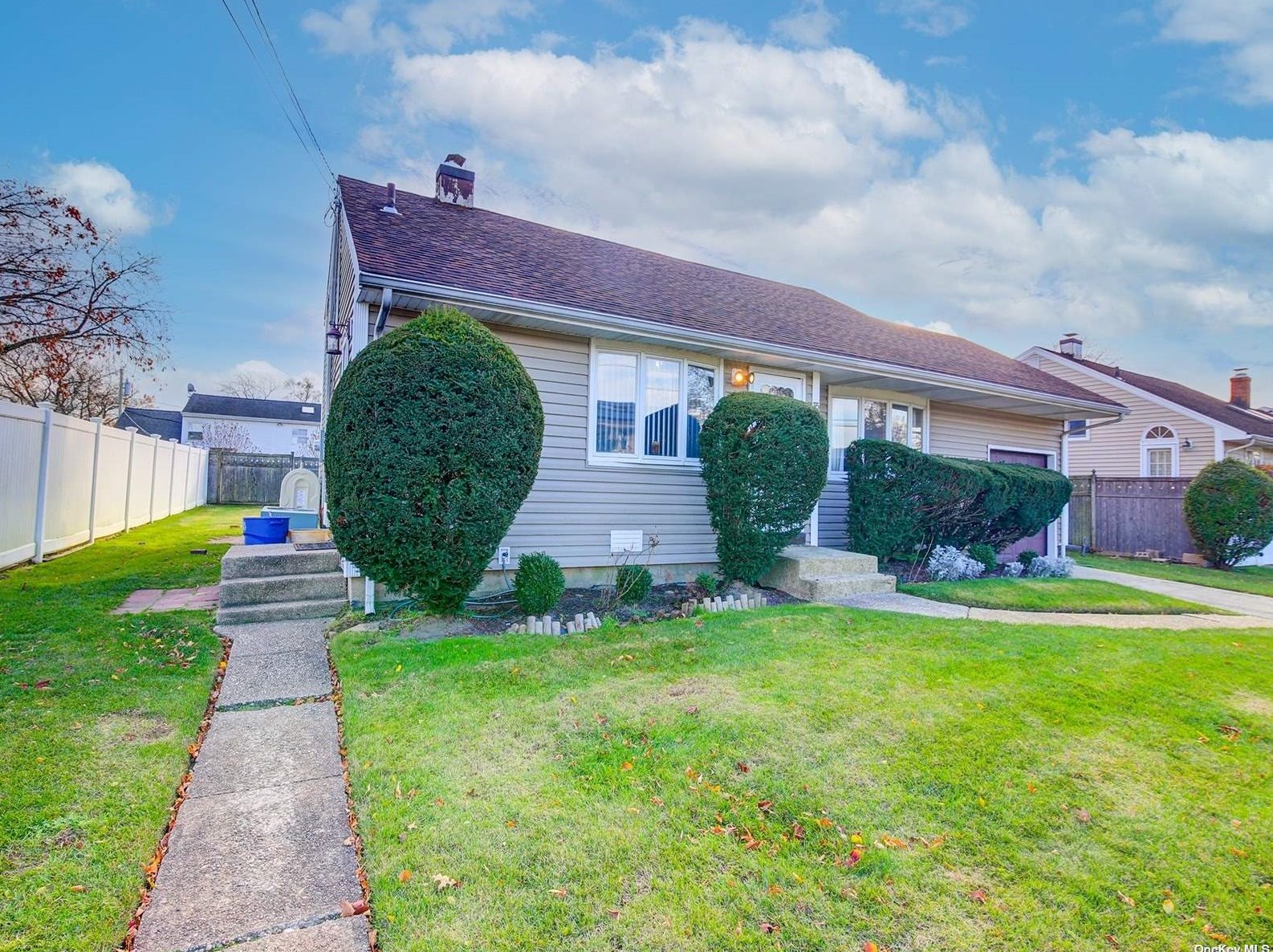 35 Clinton Pl, East Massapequa, NY 11758-7904