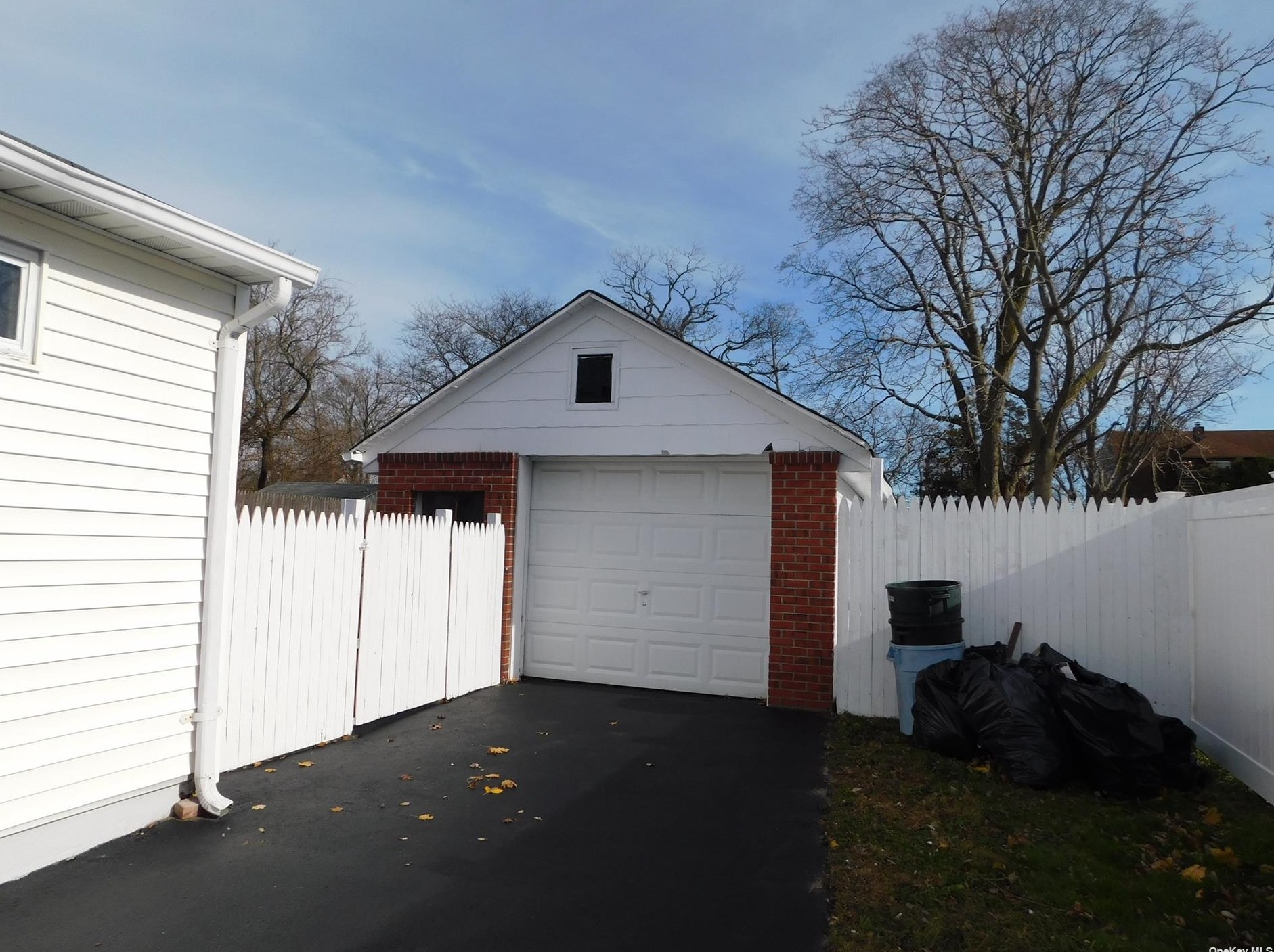 25 Wood Ave, Canaan Lake, NY 11772-2829
