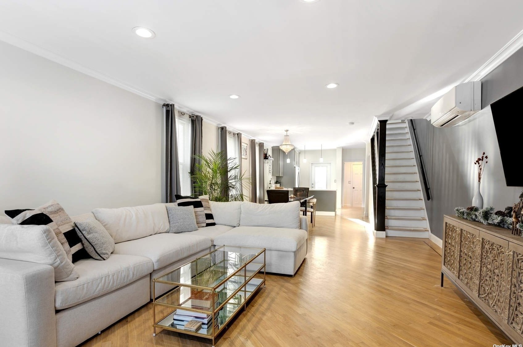 66-48 Gray St, Flushing, NY 11379-2224