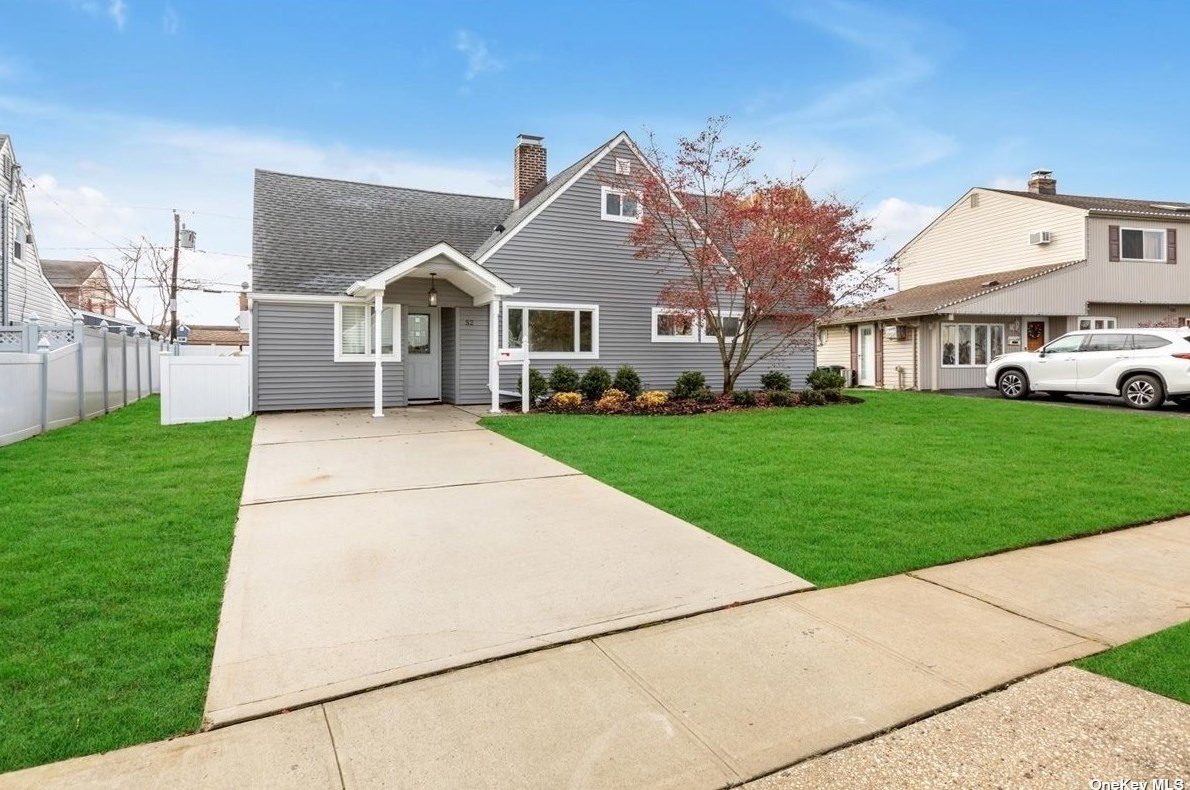 52 Chestnut Ln, Plainedge, NY 11756-4017