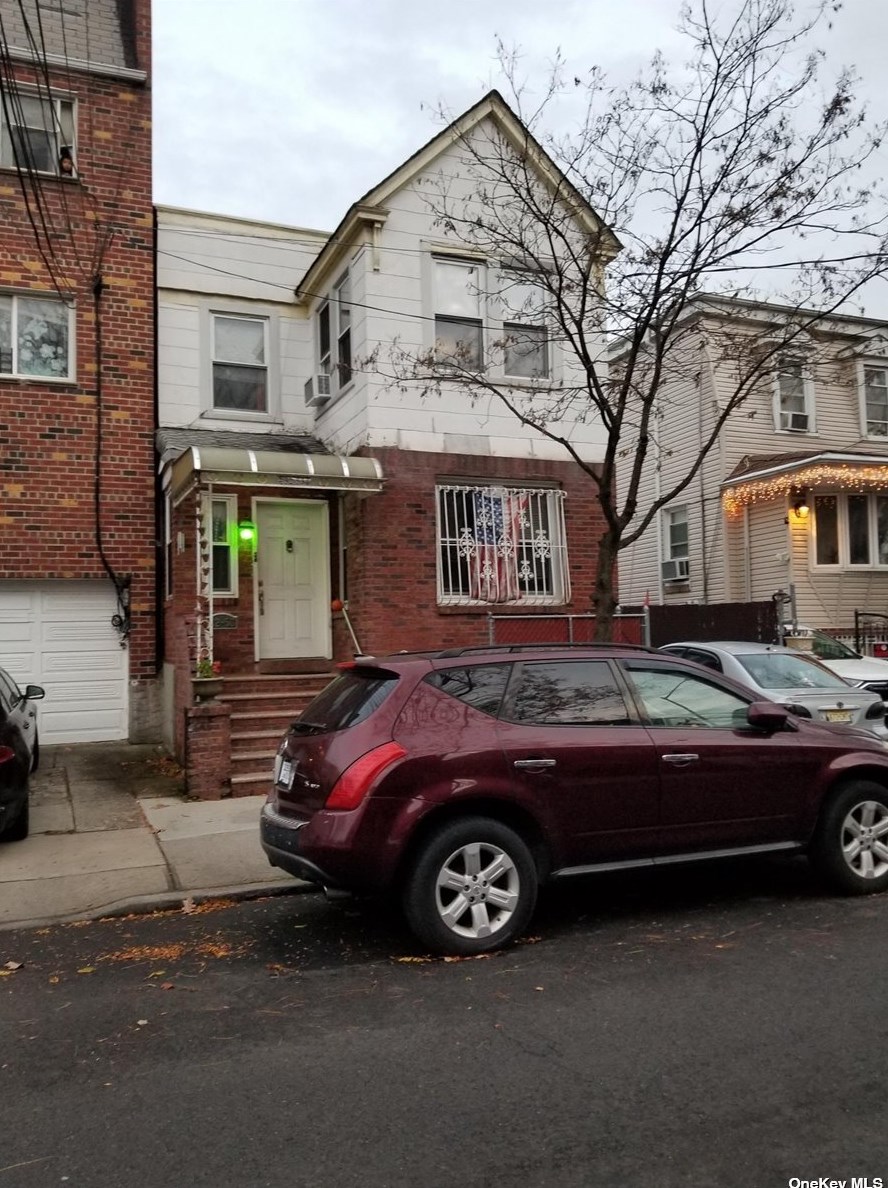 32-53 61st St, Flushing, NY 11377-1223