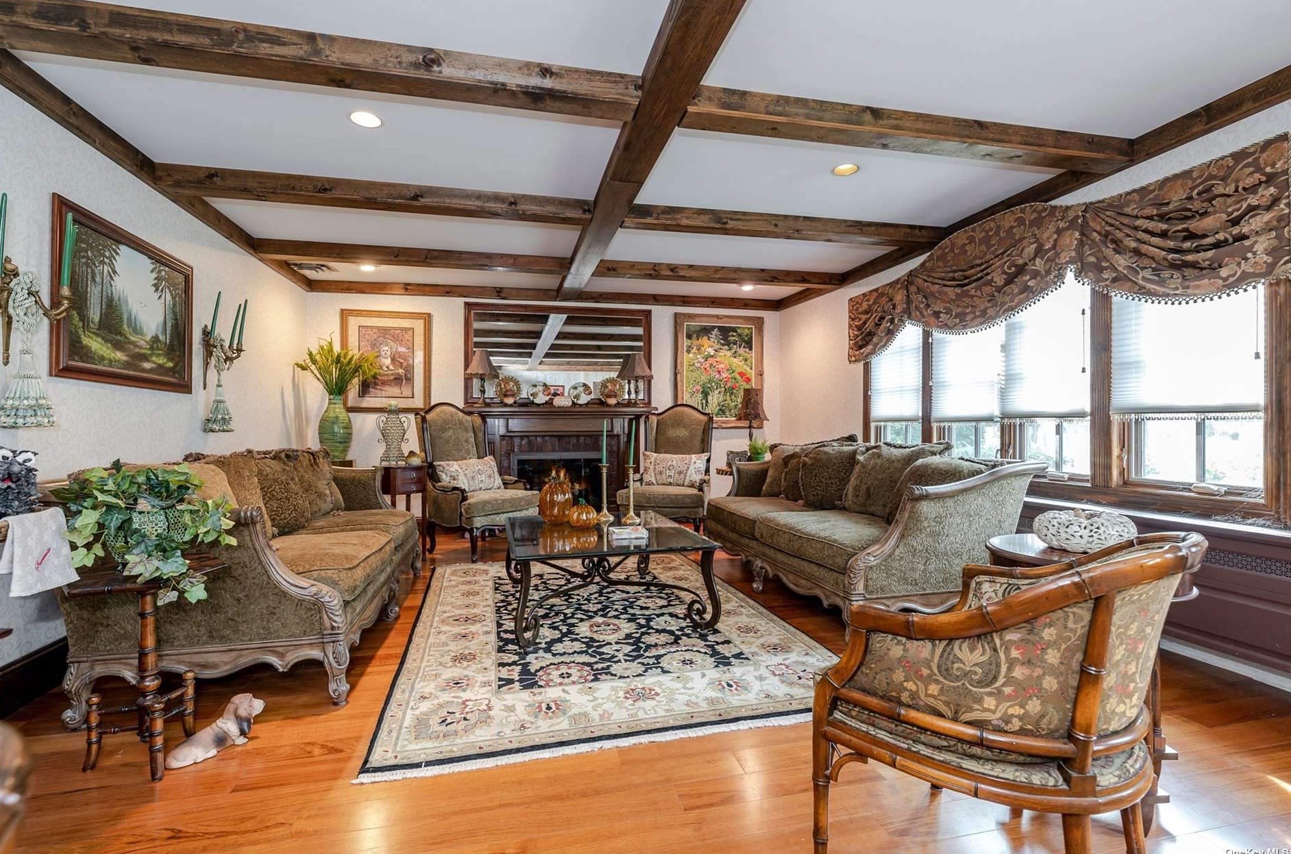 26 Woodland Ave, Syosset, NY 11791-2123