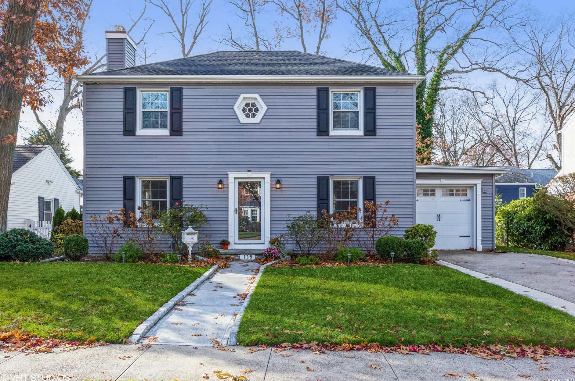 125 Home St, Malverne, NY 11565-1855