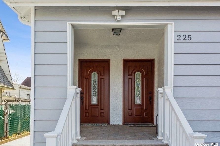 225 Ivy St, Hempstead, NY 11552