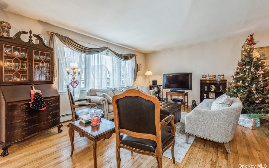 36 Whittier St, Lynbrook, NY 11563-1018