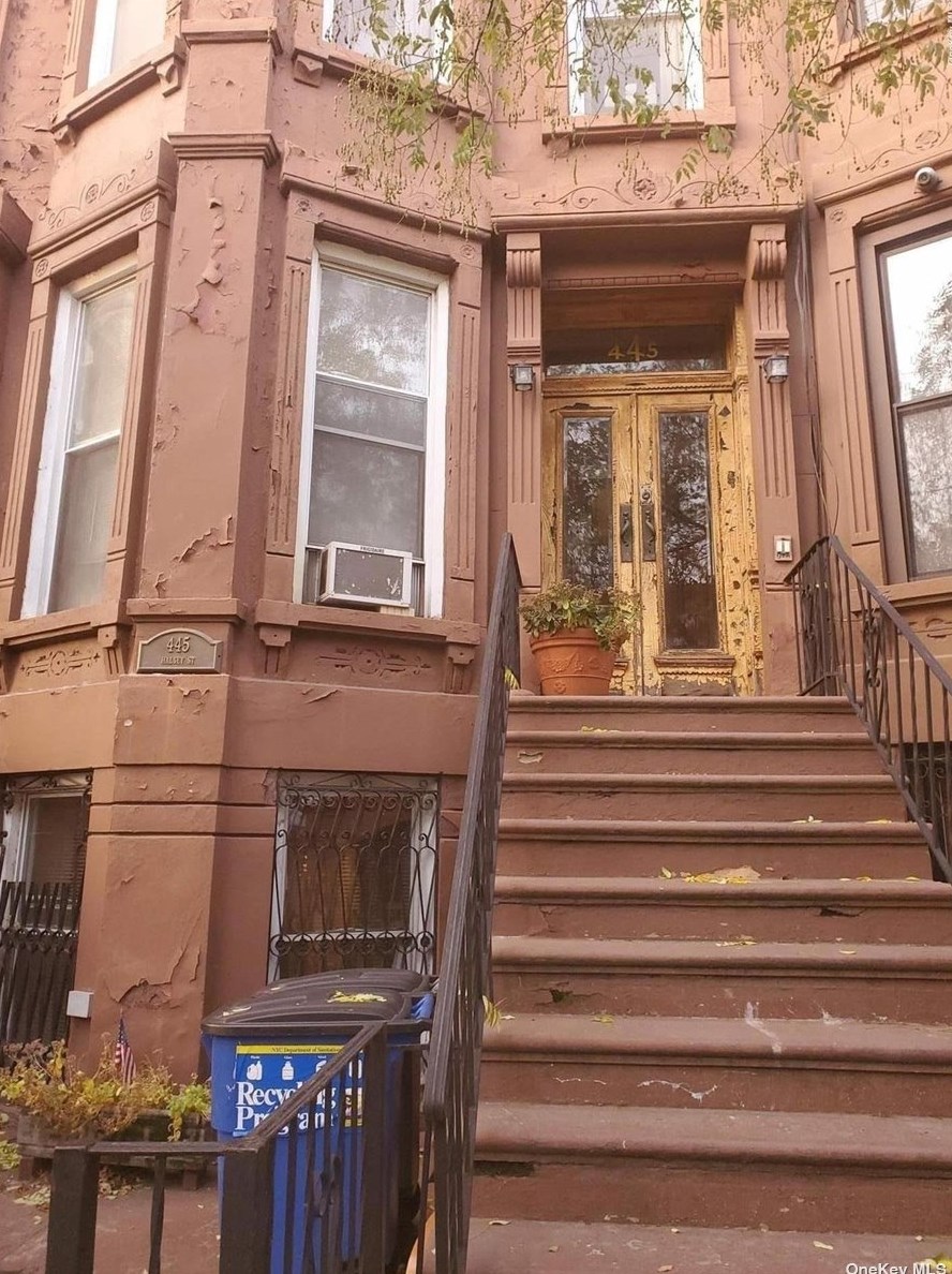445 Halsey St, Brooklyn NY  11233-1001 exterior