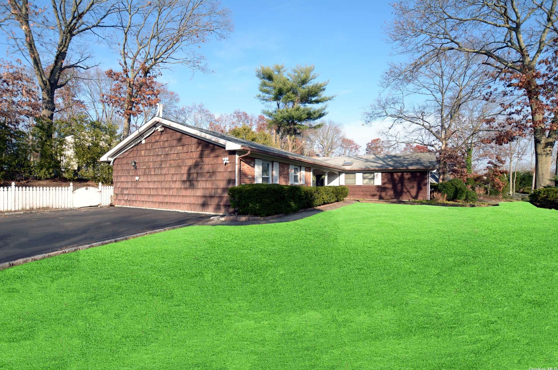 60 Barker Dr, Stonybrook, NY 11790-2538