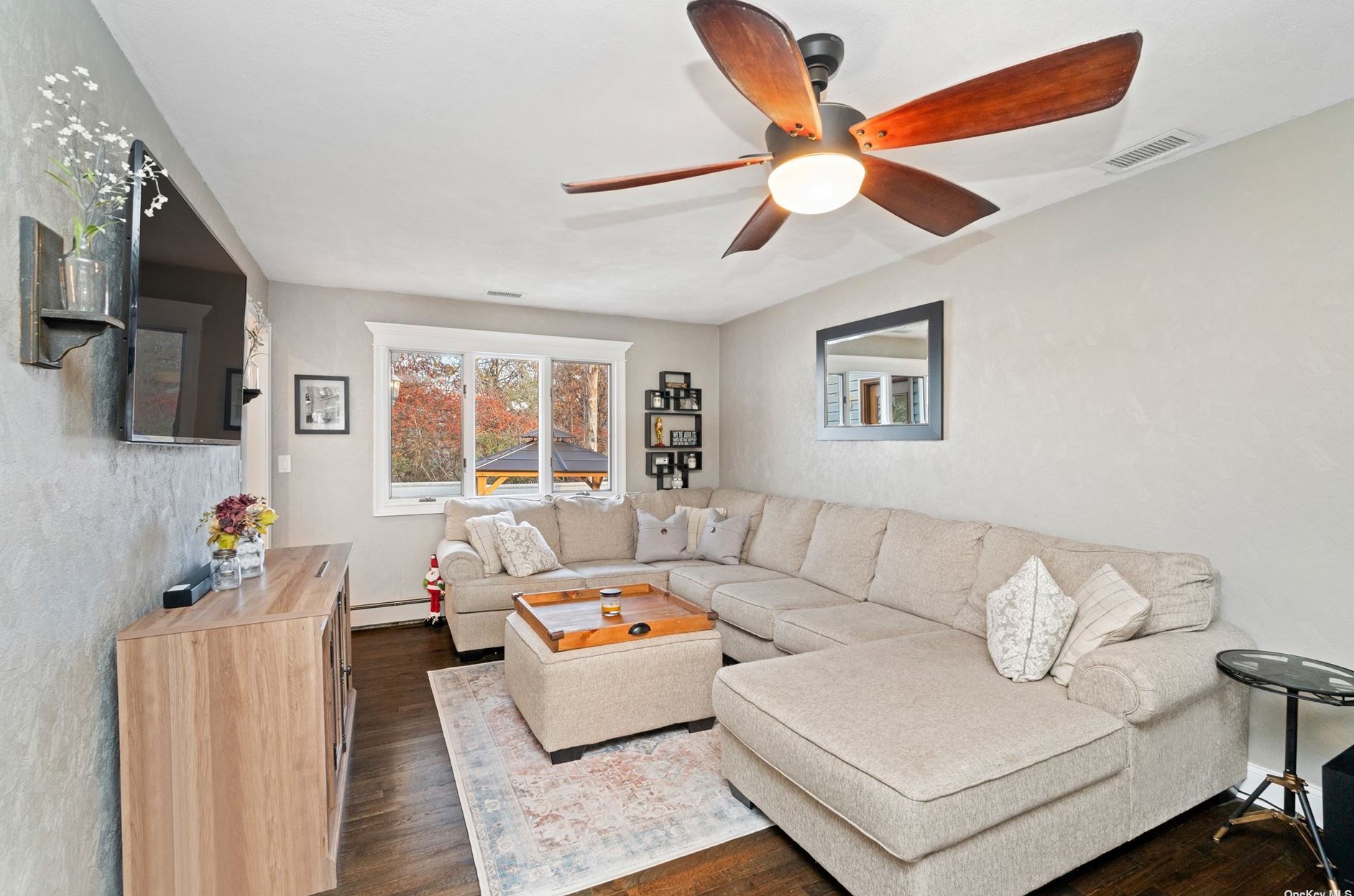 65 Creighton Ave, Hauppauge NY 11779-4445 exterior