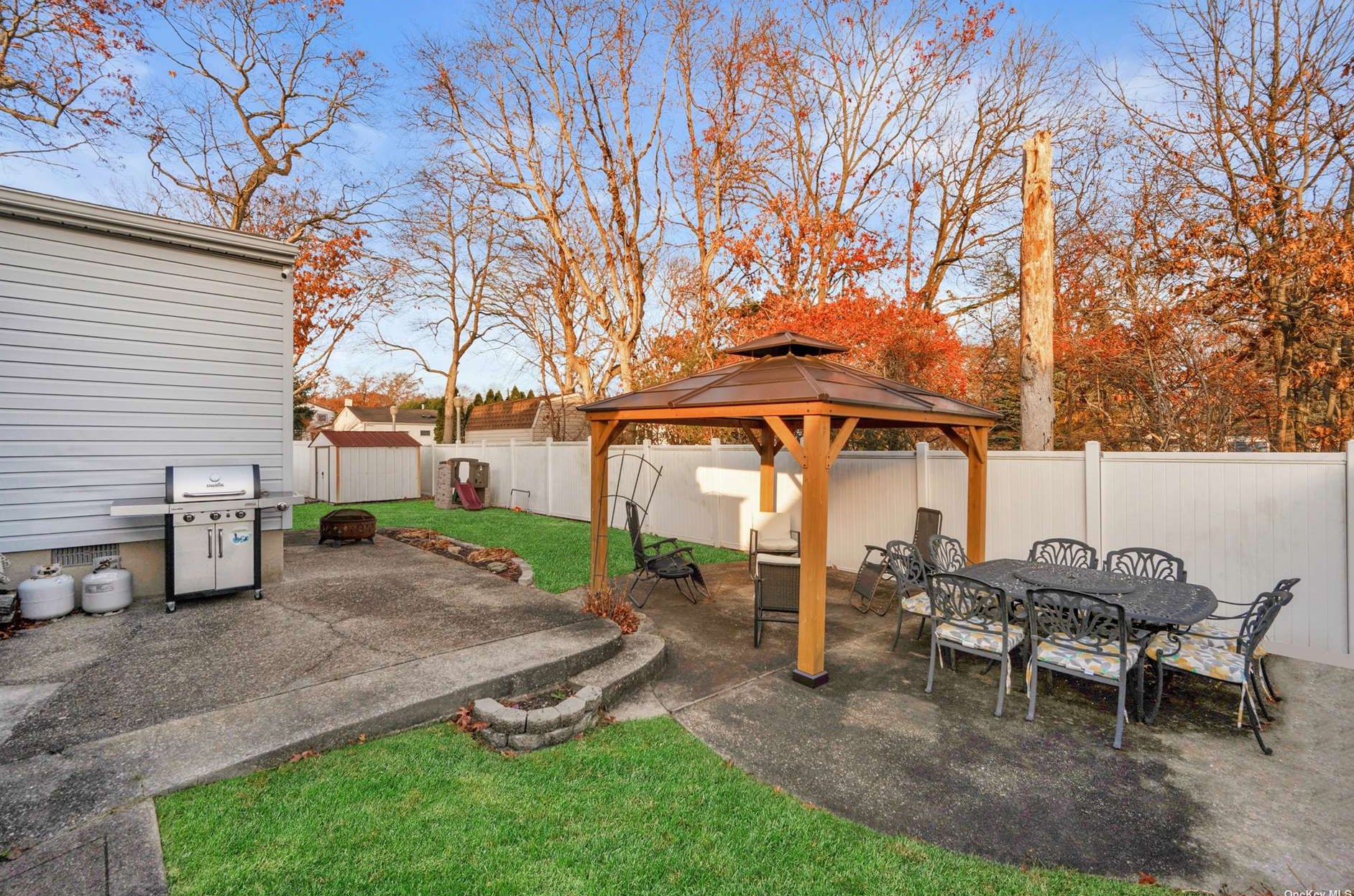 65 Creighton Ave, Hauppauge NY 11779-4445 exterior