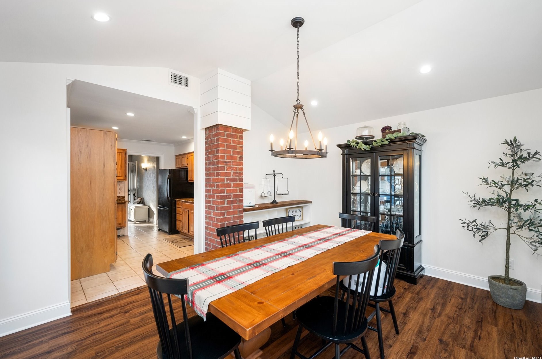 65 Creighton Ave, Hauppauge NY 11779-4445 exterior