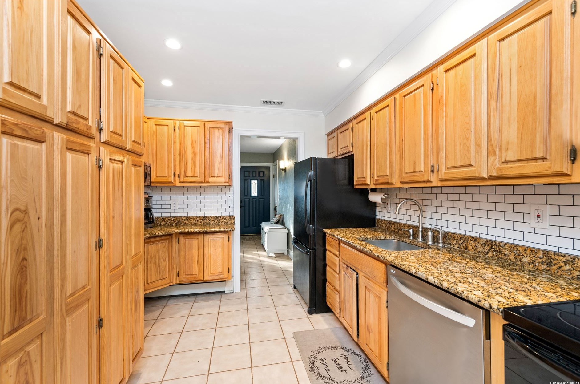 65 Creighton Ave, Hauppauge NY 11779-4445 exterior