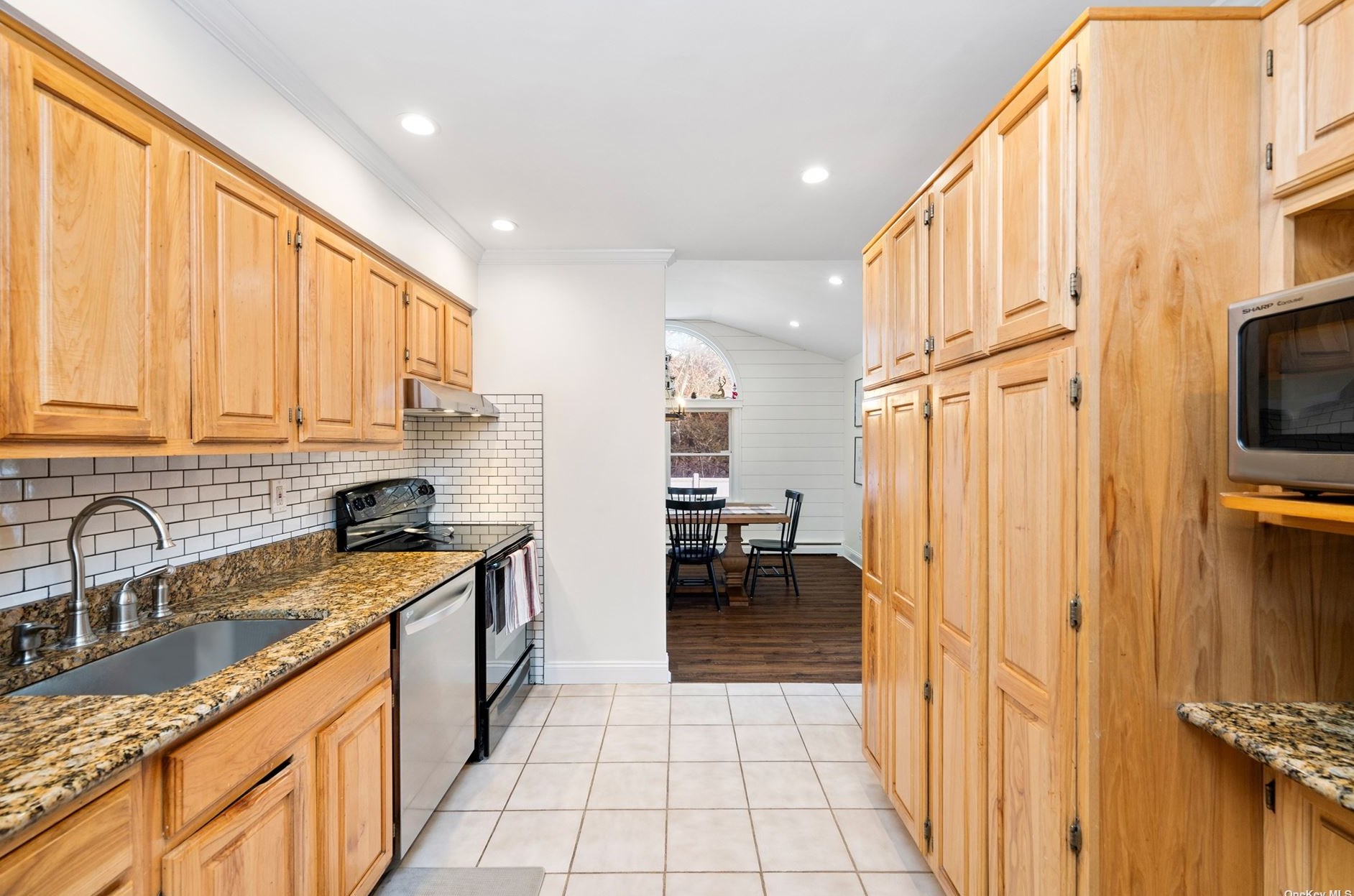 65 Creighton Ave, Hauppauge NY 11779-4445 exterior