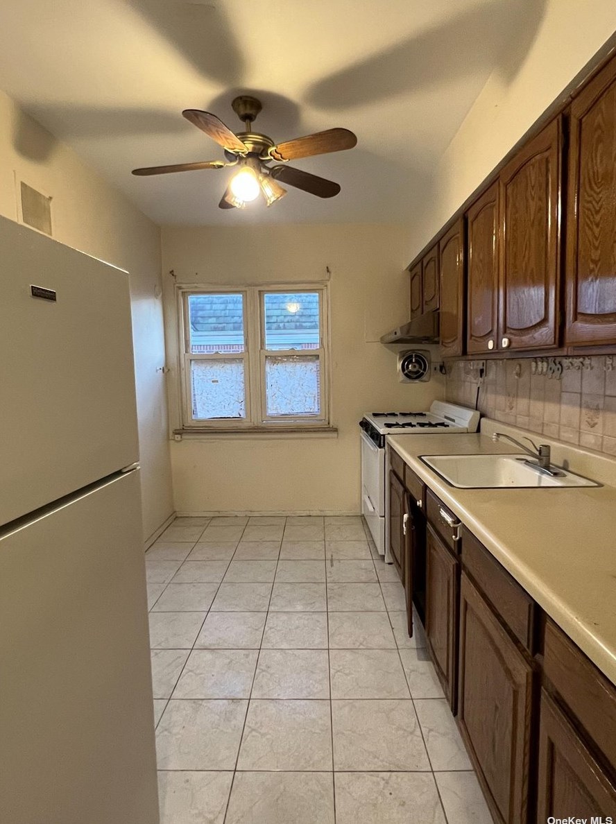 73-60 198 St, Flushing NY exterior