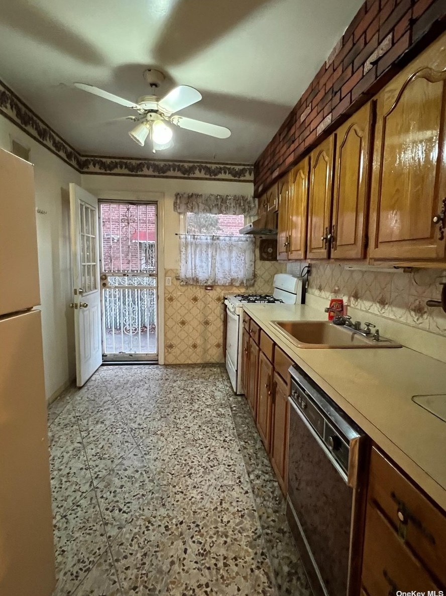 73-60 198 St, Flushing NY exterior