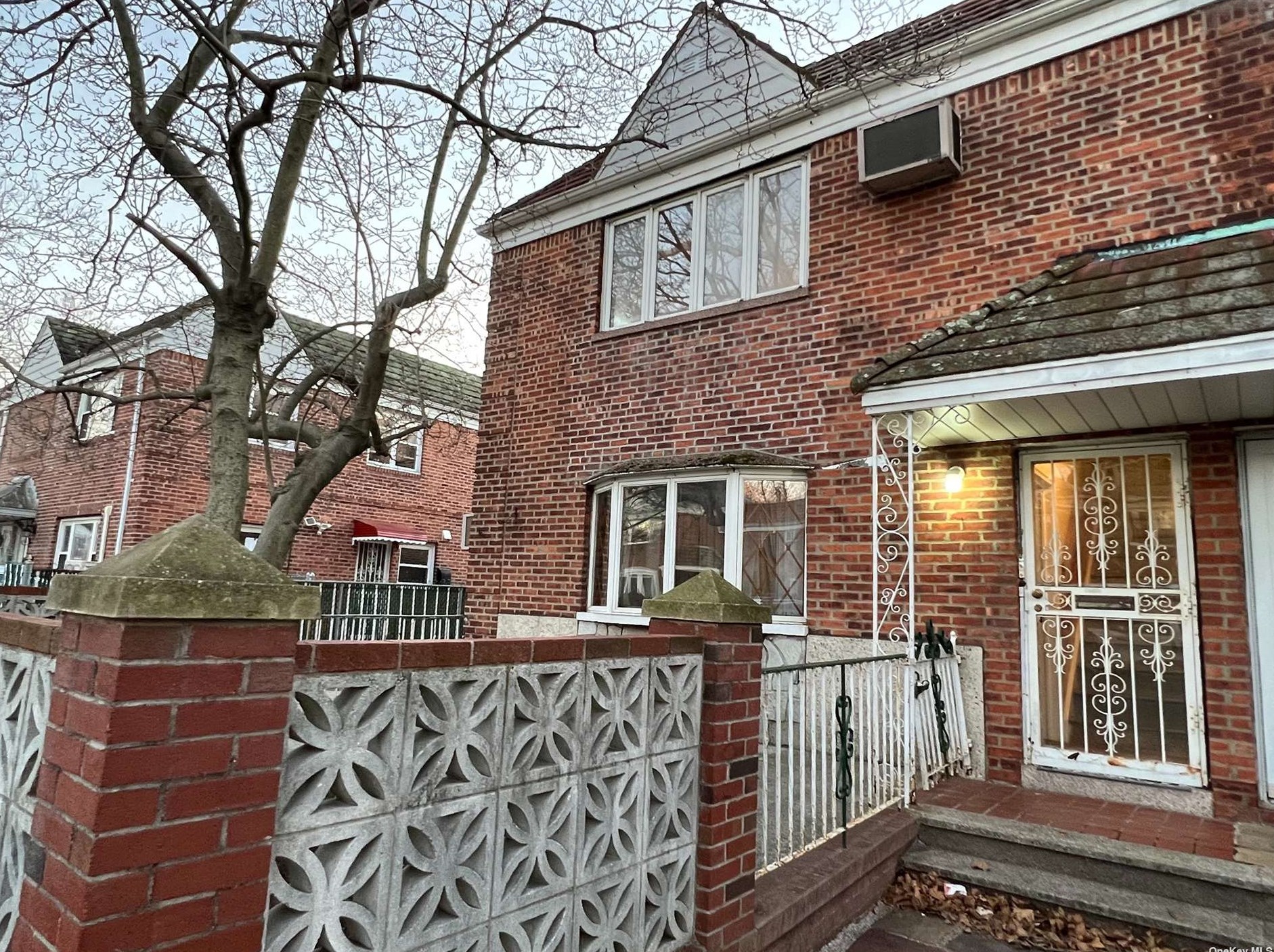 73-60 198th St, Flushing, NY 11366-3938