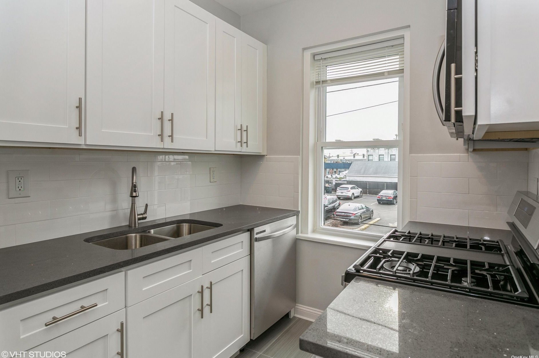 16 New St #1-d, Hewlett, NY 11557