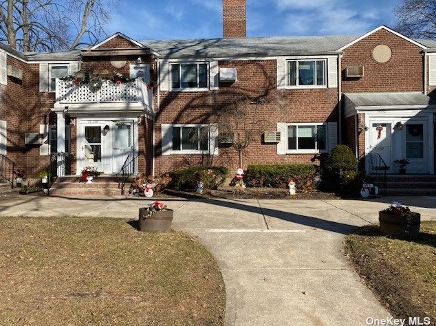 73-19 263rd St #1st Fl, Floral Park, NY 11004