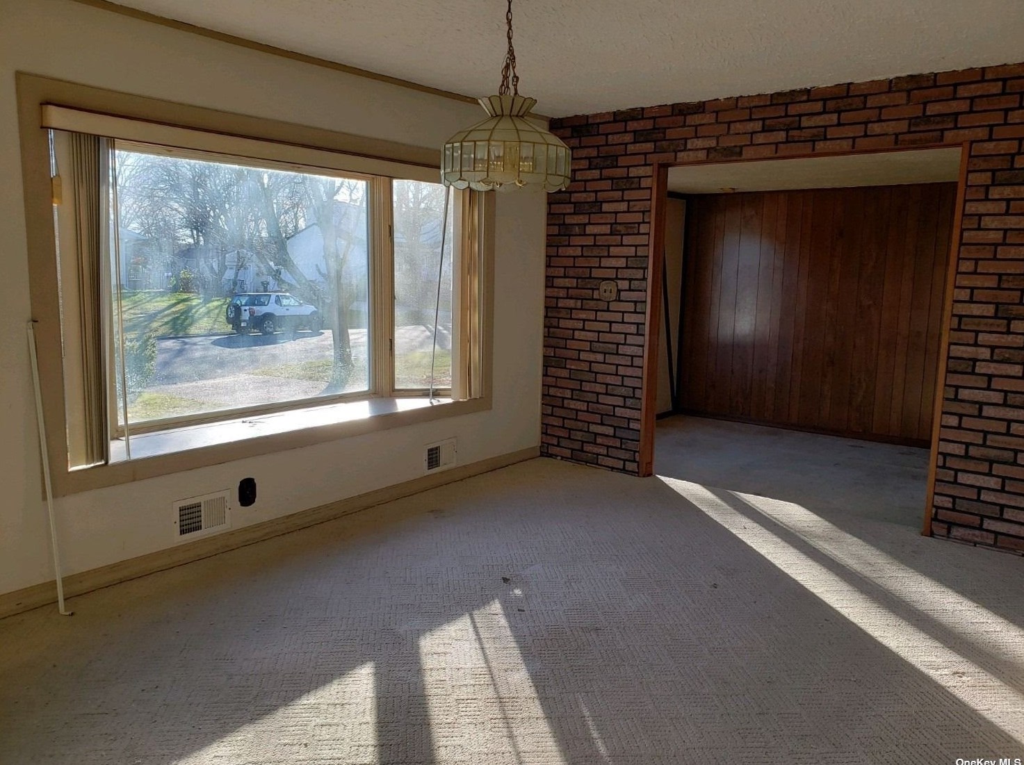 7 Newport Dr, Prt Jefferson Station, NY 11776-3318