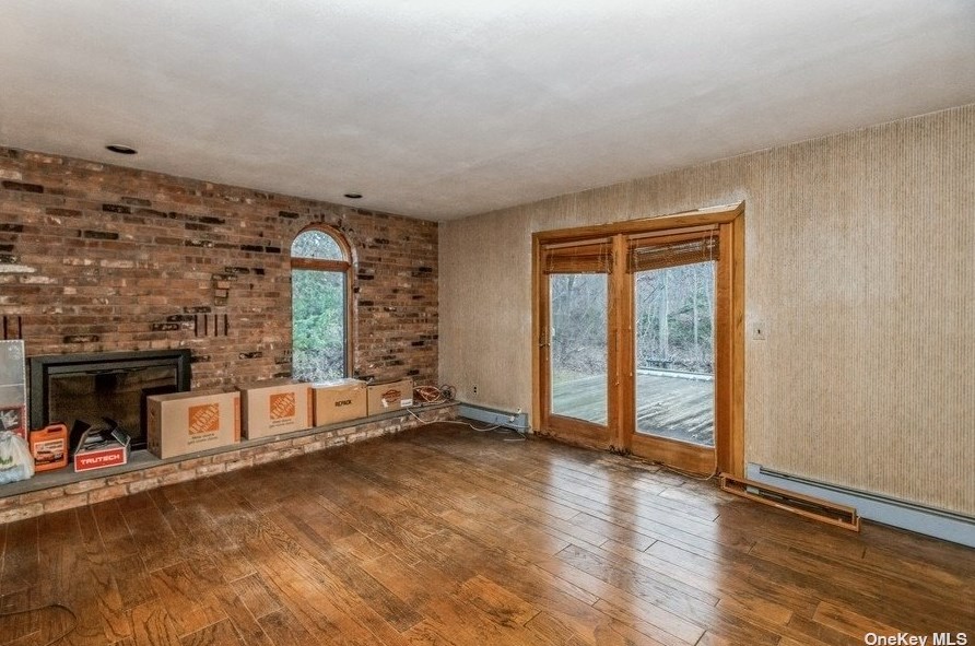 32 Hemlock Ln, Smithtown, NY 11787-3741