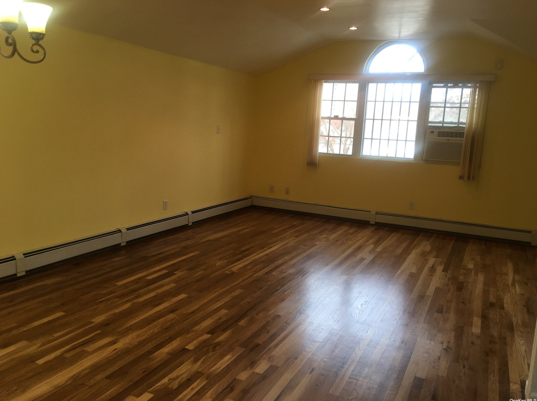 132-30 159th St, Jamaica, NY 11413
