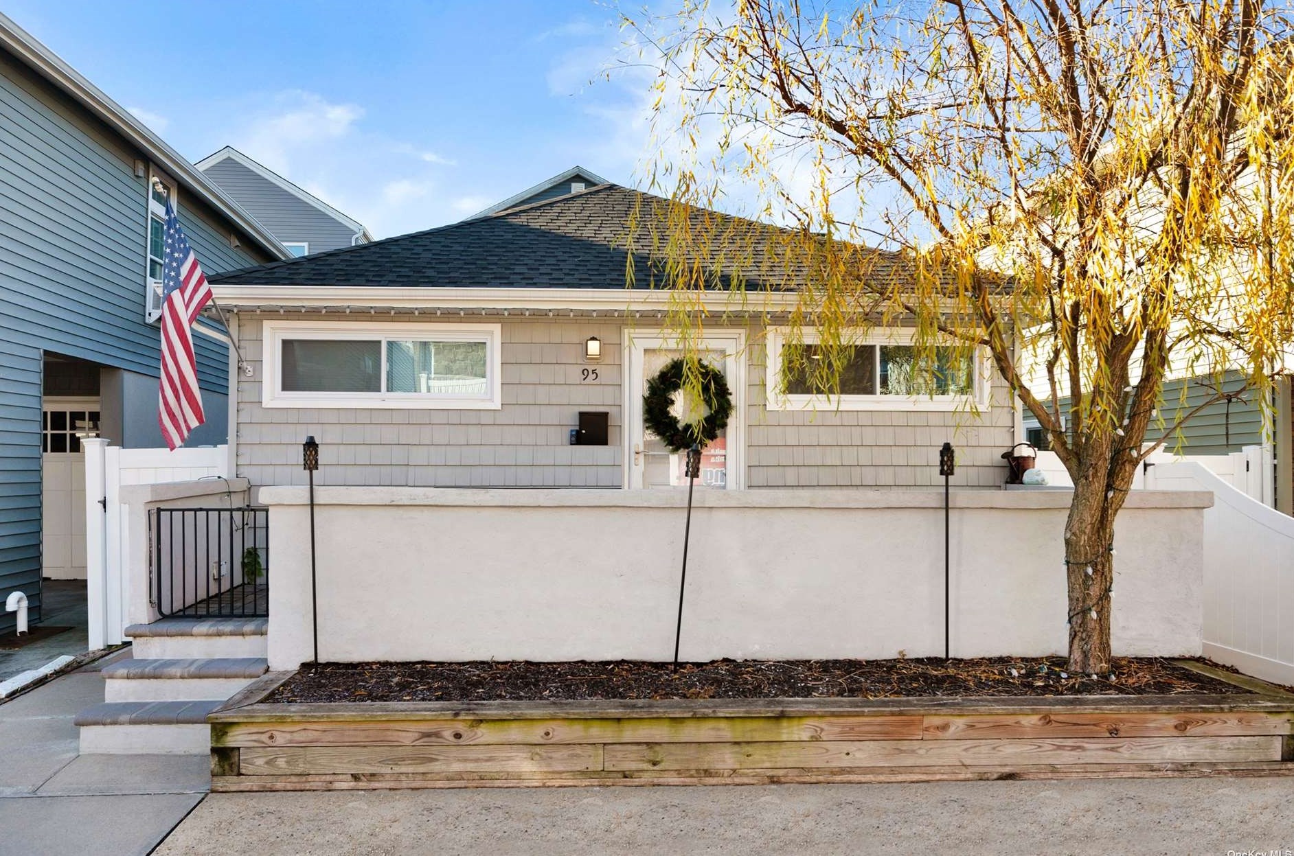 95 Michigan St, East Atlantic Beach, NY 11561-1329