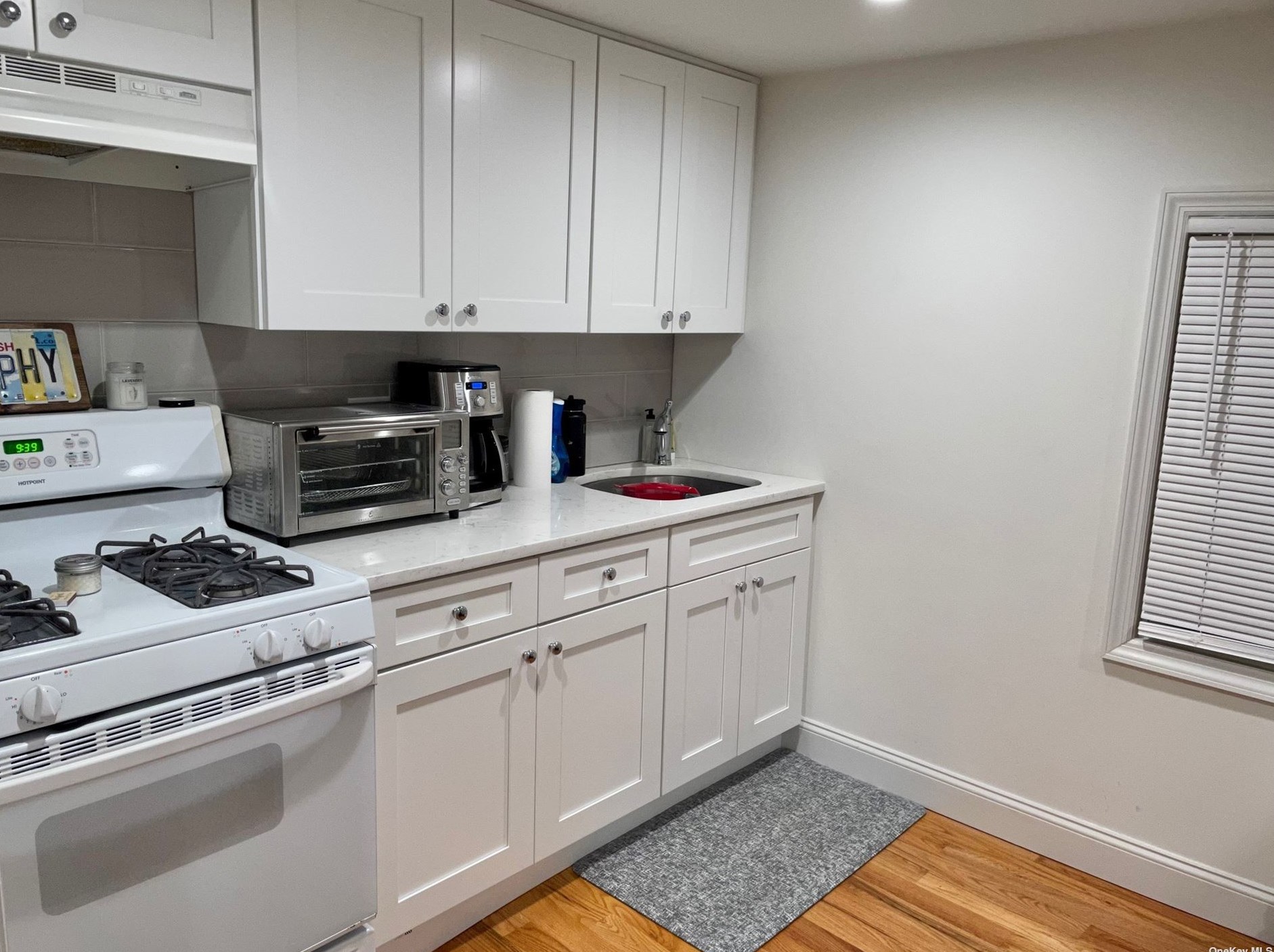 105 Burtis St #2, Lynbrook, NY 11563