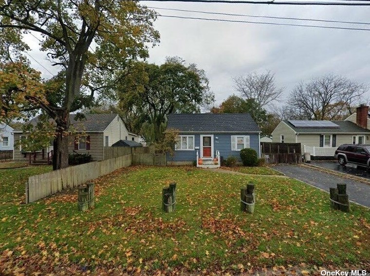 280 Bay Ave, Canaan Lake, NY 11772-4019