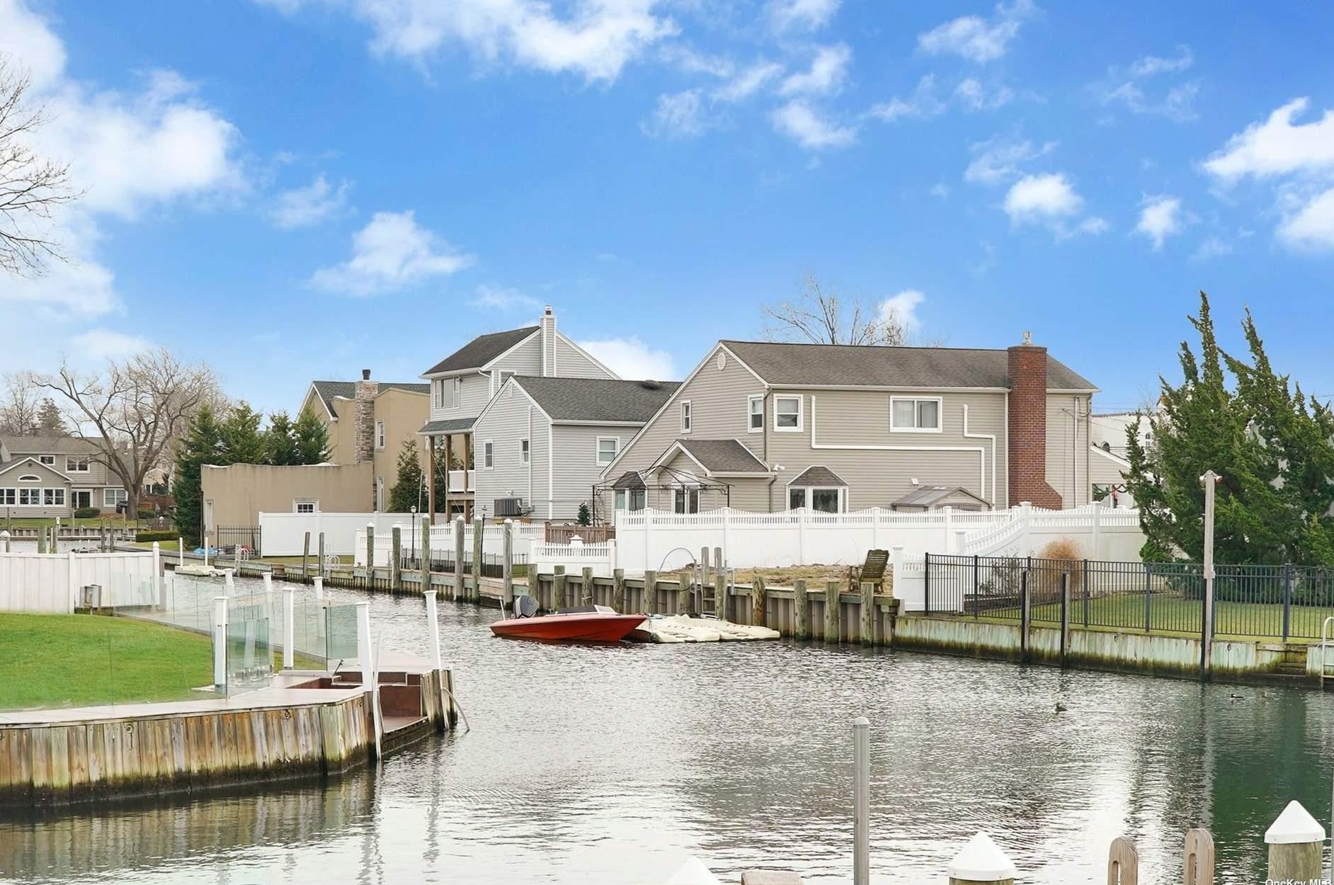 2 Sutton Pl, East Massapequa, NY 11758-6629