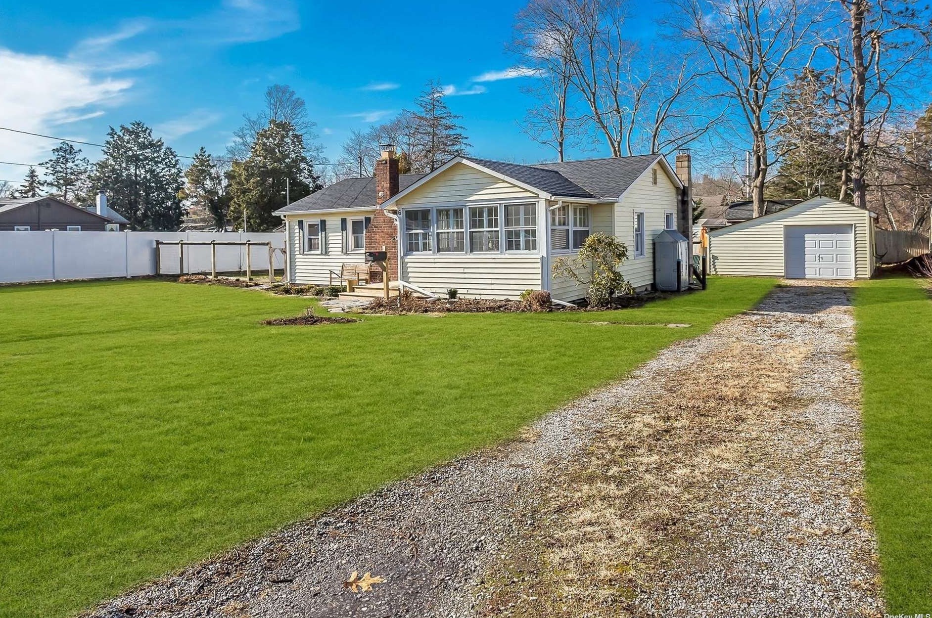 6 William St, Canaan Lake, NY 11772-5912