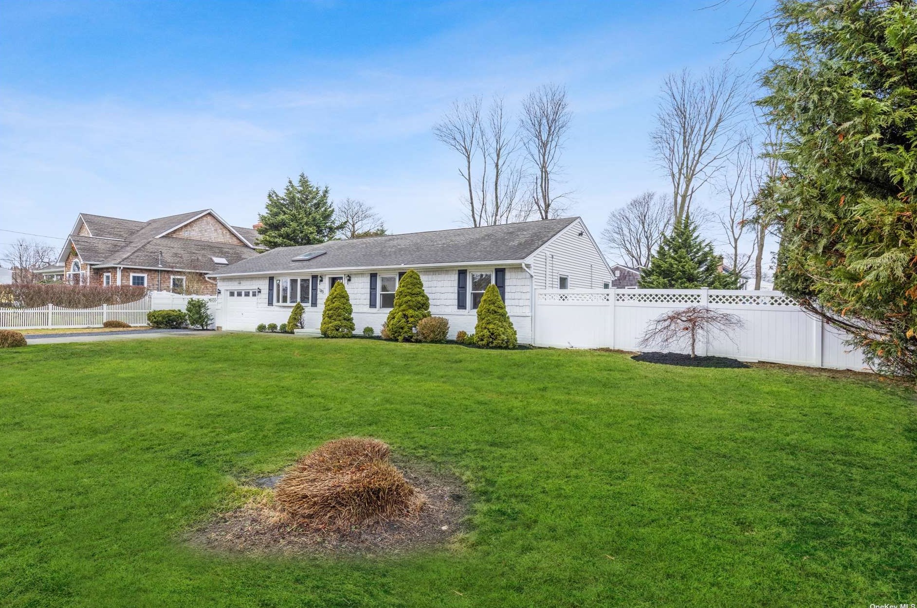 185 Smith St, Canaan Lake, NY 11772-4045