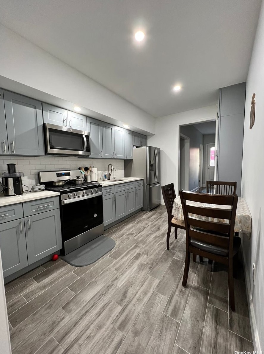 101-19 44th Ave, Flushing, NY 11368-7756