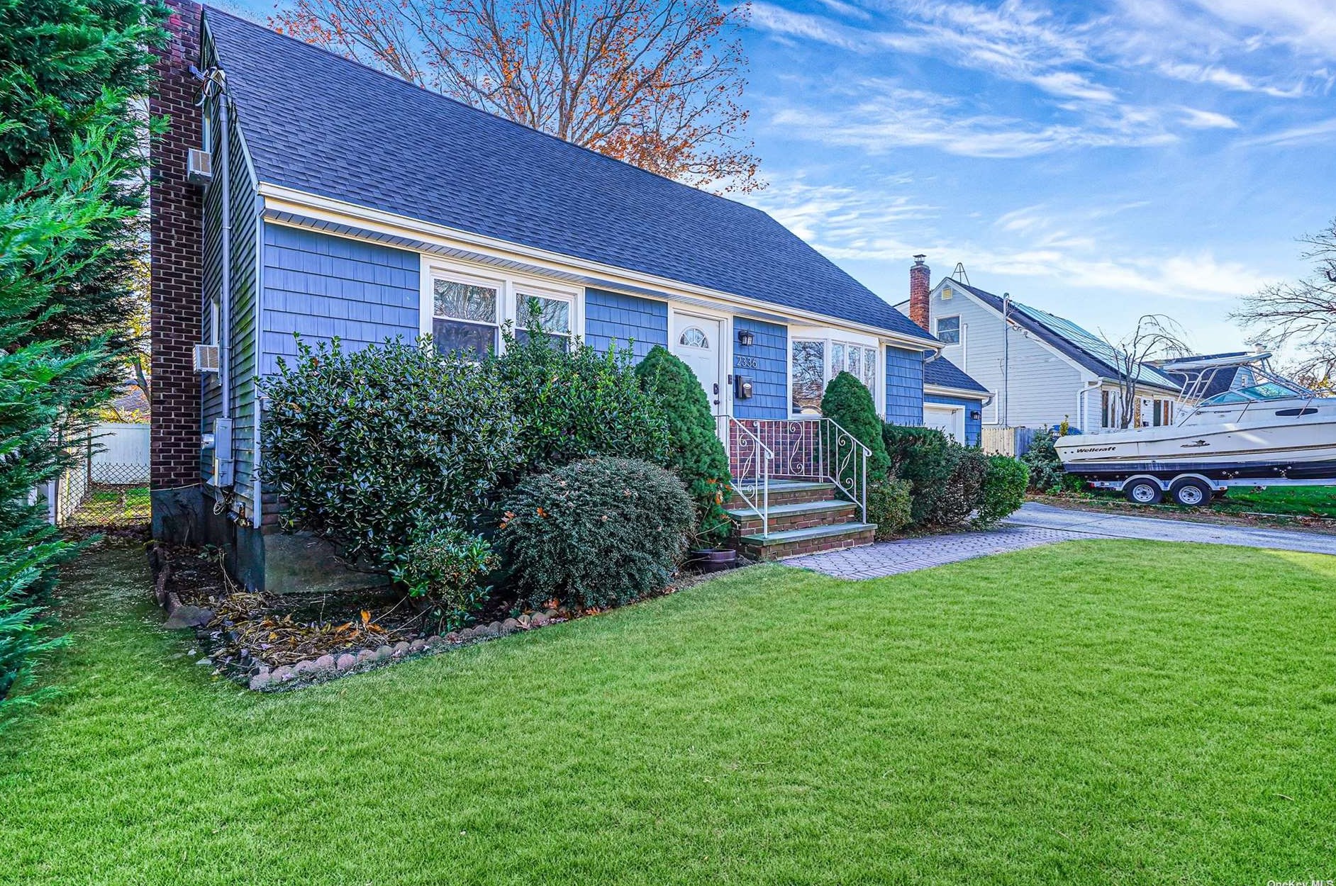 2336 Kenmore St, Hempstead, NY 11554-4032