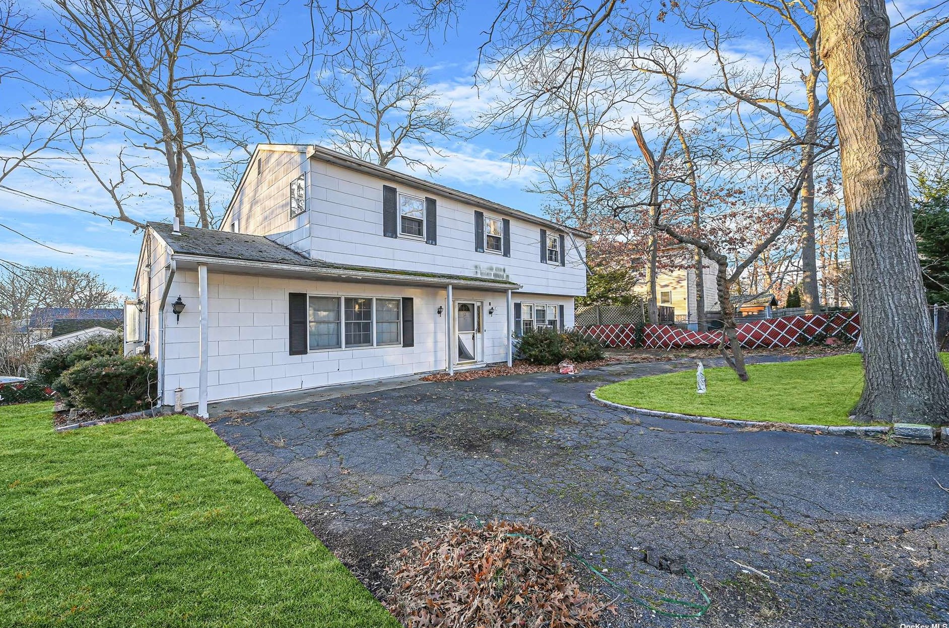 12 Knoll Rd, Rocky Point, NY 11778-8743
