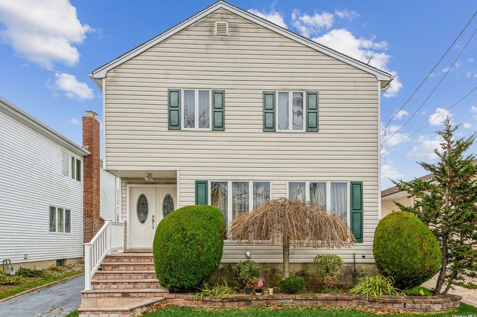 258 Park Ave, Williston Park, NY 11596-1135