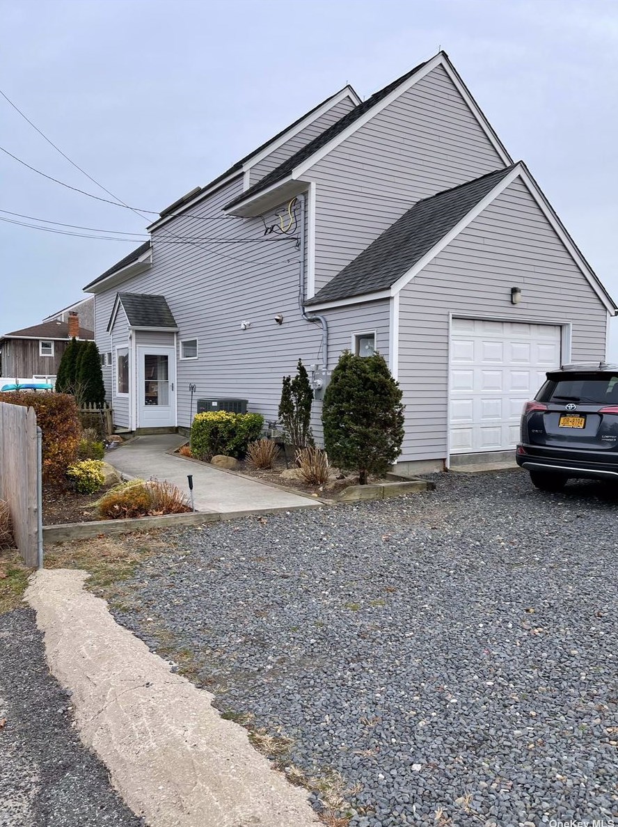 318 Montauk Hwy, Hampton Bays, NY 11946-3513