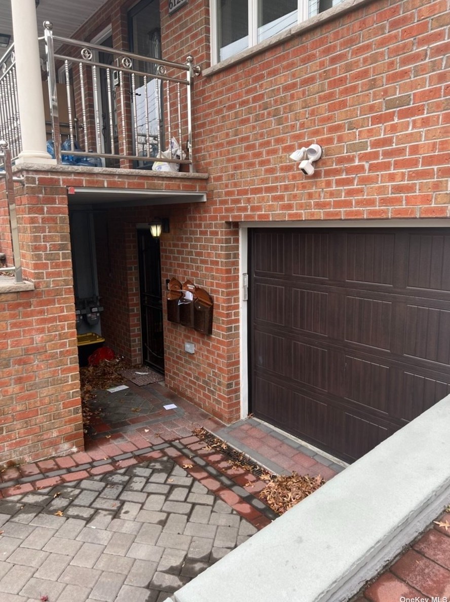 61-28 169th St #1st Fl, Flushing, NY 11365