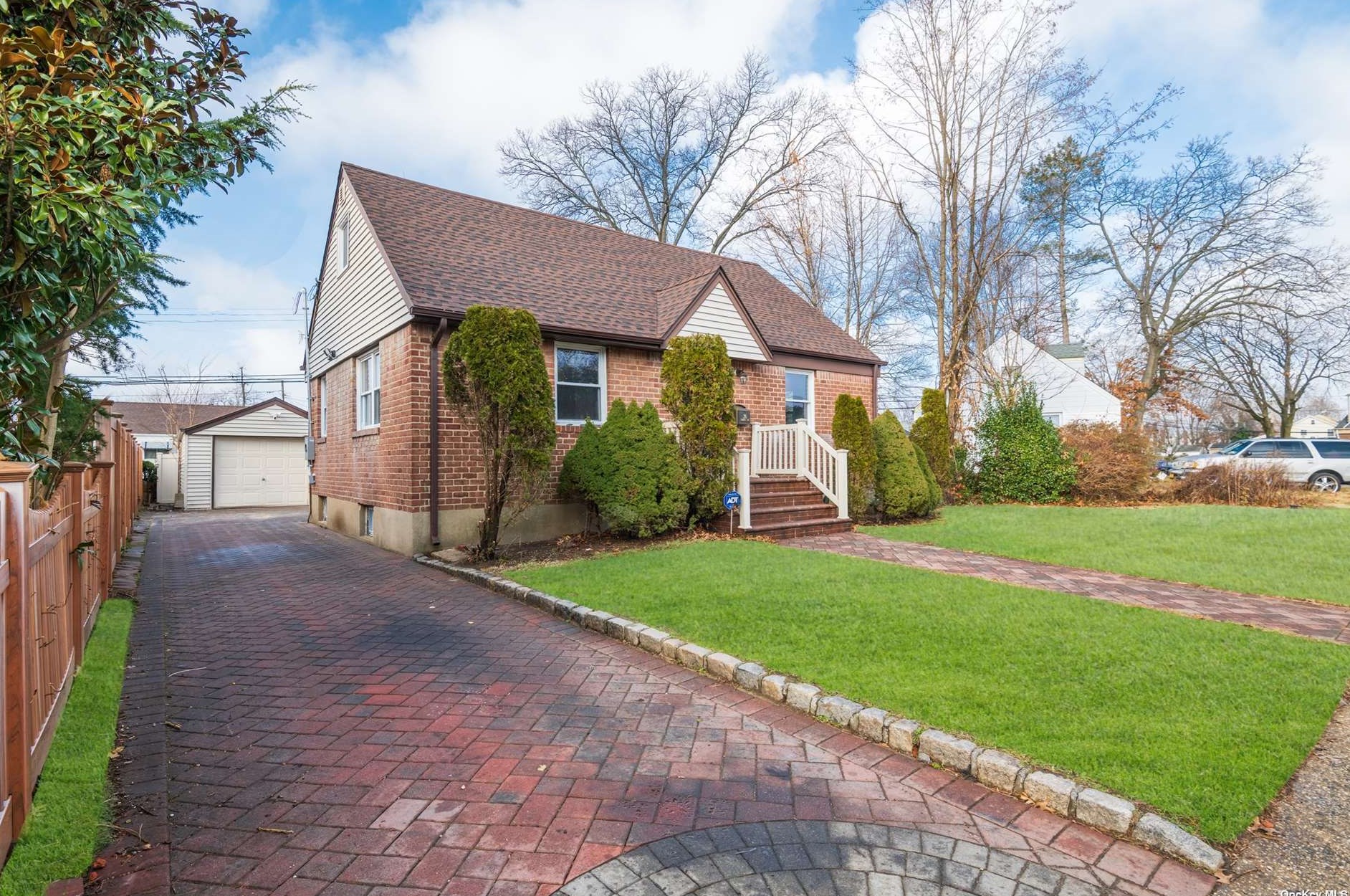 26 Grant St, Hempstead, NY 11550-6615