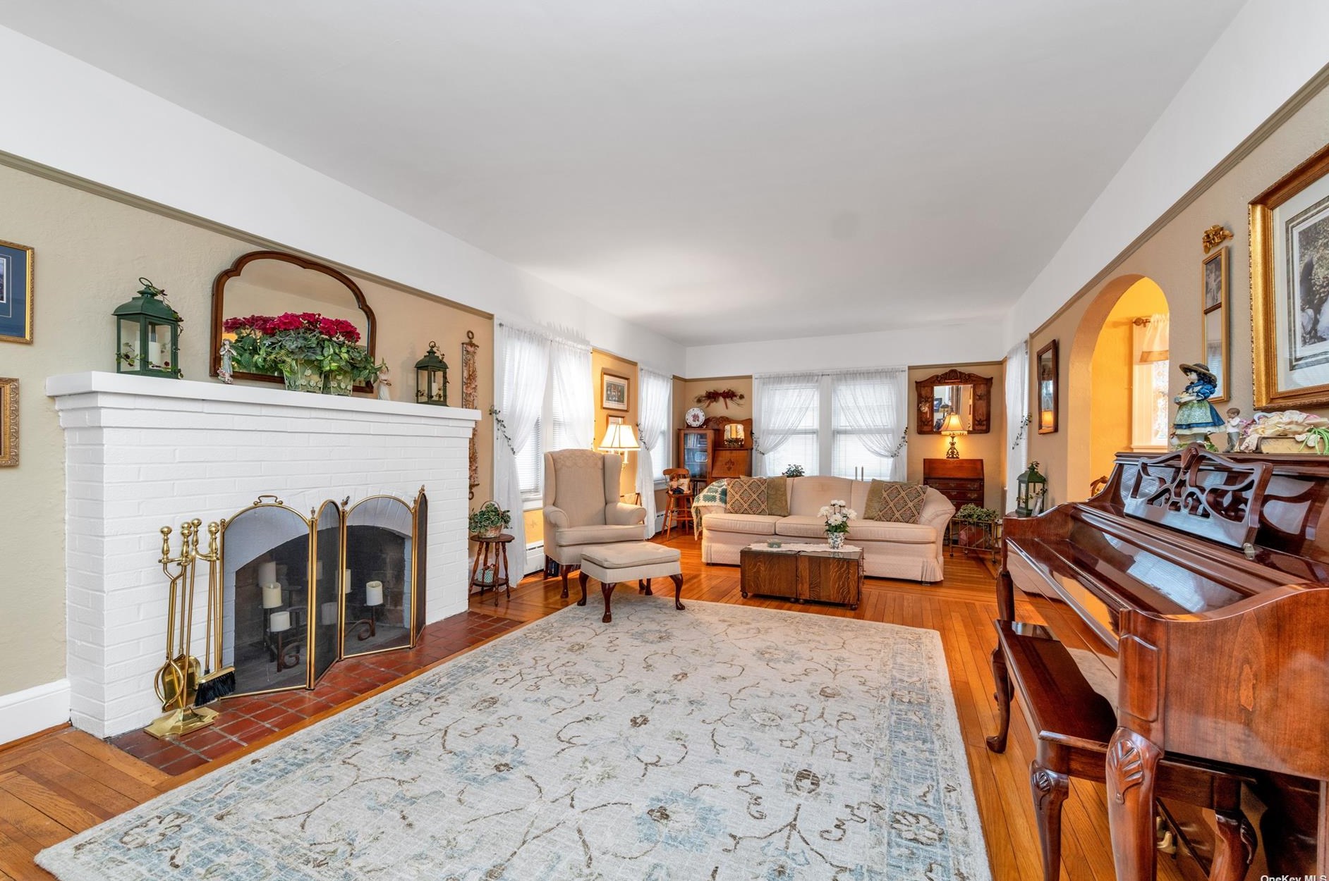 25 Purdy Ct, Rockville Centre, NY 11570-5035