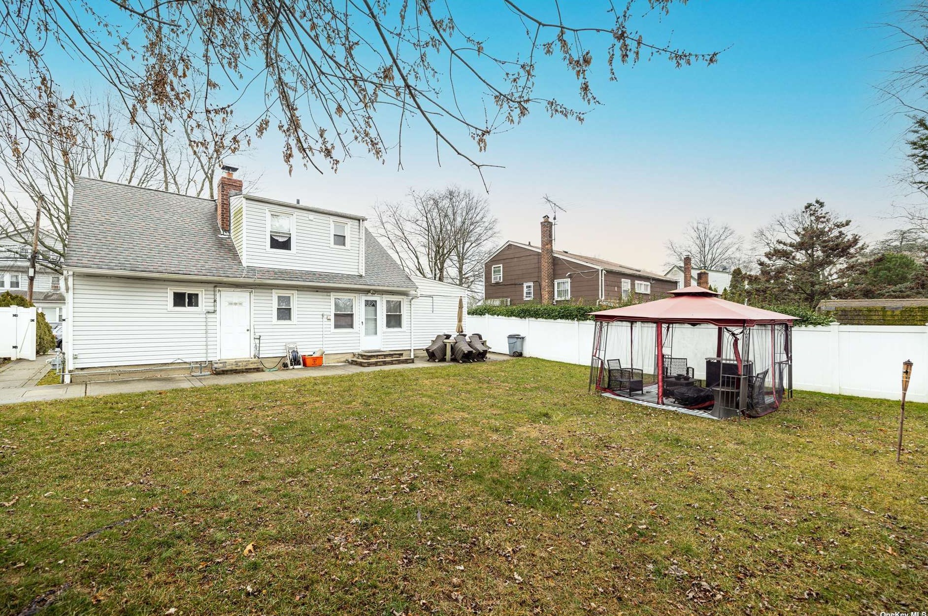 1014 Ontario Rd, Hempstead, NY 11552-4215