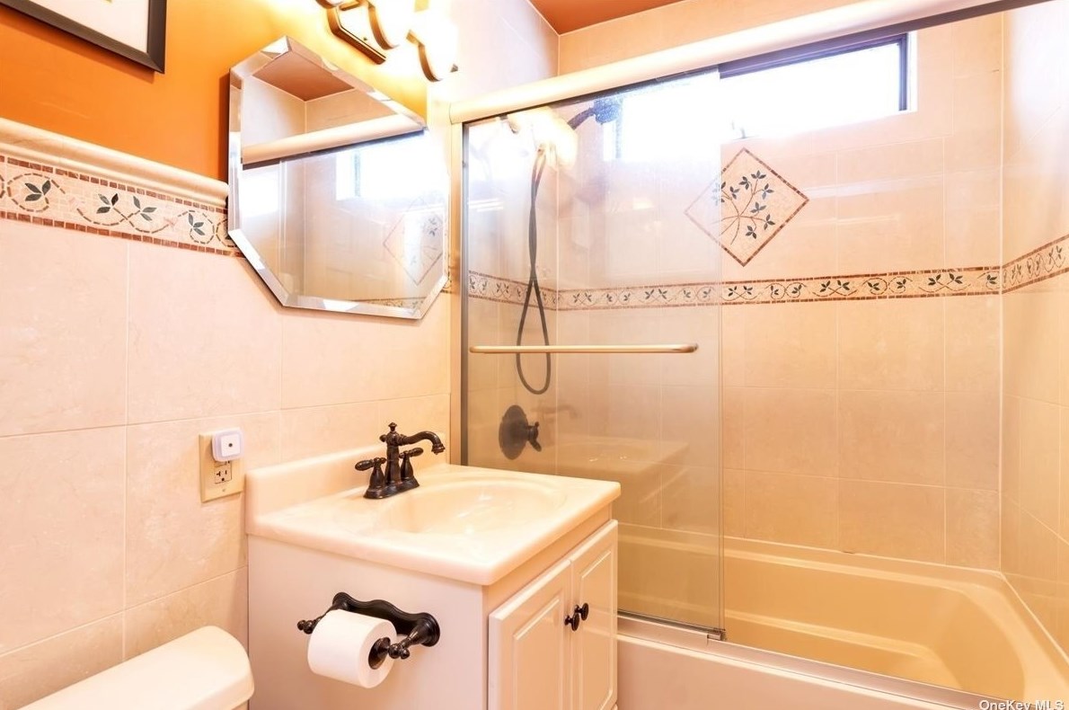 1685 Elsie Ave, North Merrick NY 11566-3020 exterior