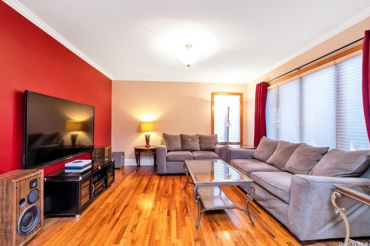 1685 Elsie Ave, North Merrick, NY 11566-3020