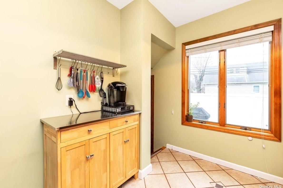 1685 Elsie Ave, North Merrick NY 11566-3020 exterior