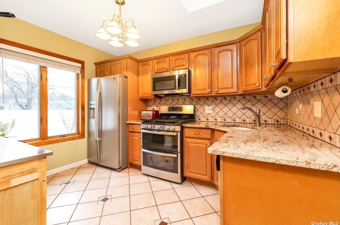 1685 Elsie Ave, North Merrick NY 11566-3020 exterior